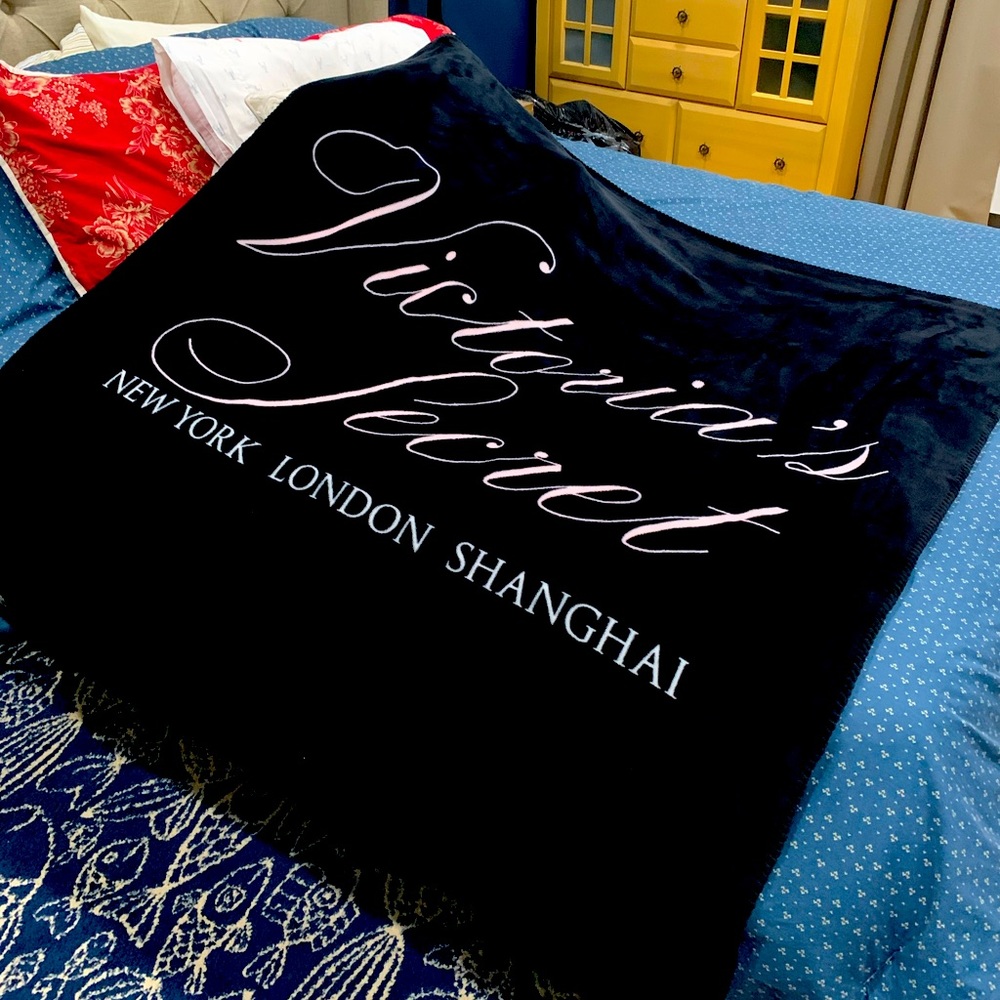Victoria’s Secret throw blanket Black 50x60
